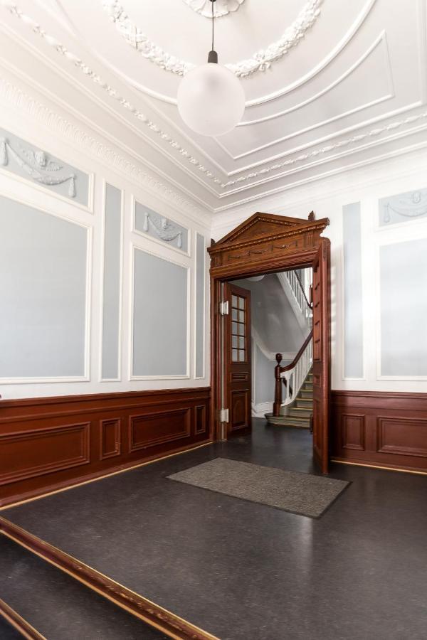 Lovely 3Br Manor Apartment 5 Min From Tivoli Gardens Kopenhagen Buitenkant foto